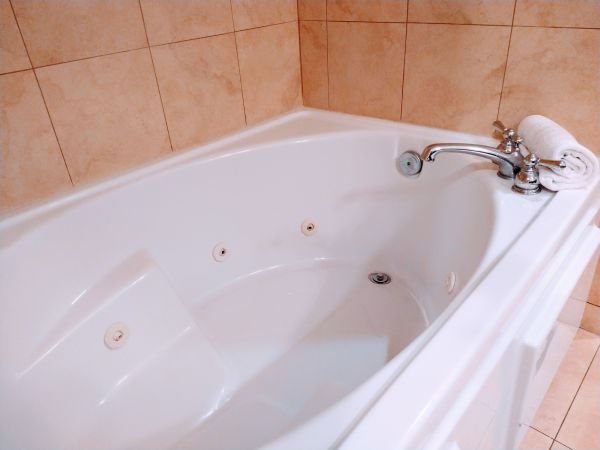 Cost of Acrylic Tub Installation in Akron