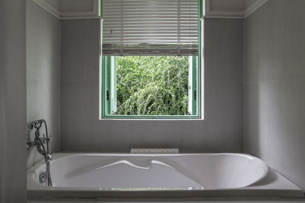 Cost of Fiberglass Tub Installation in Akron